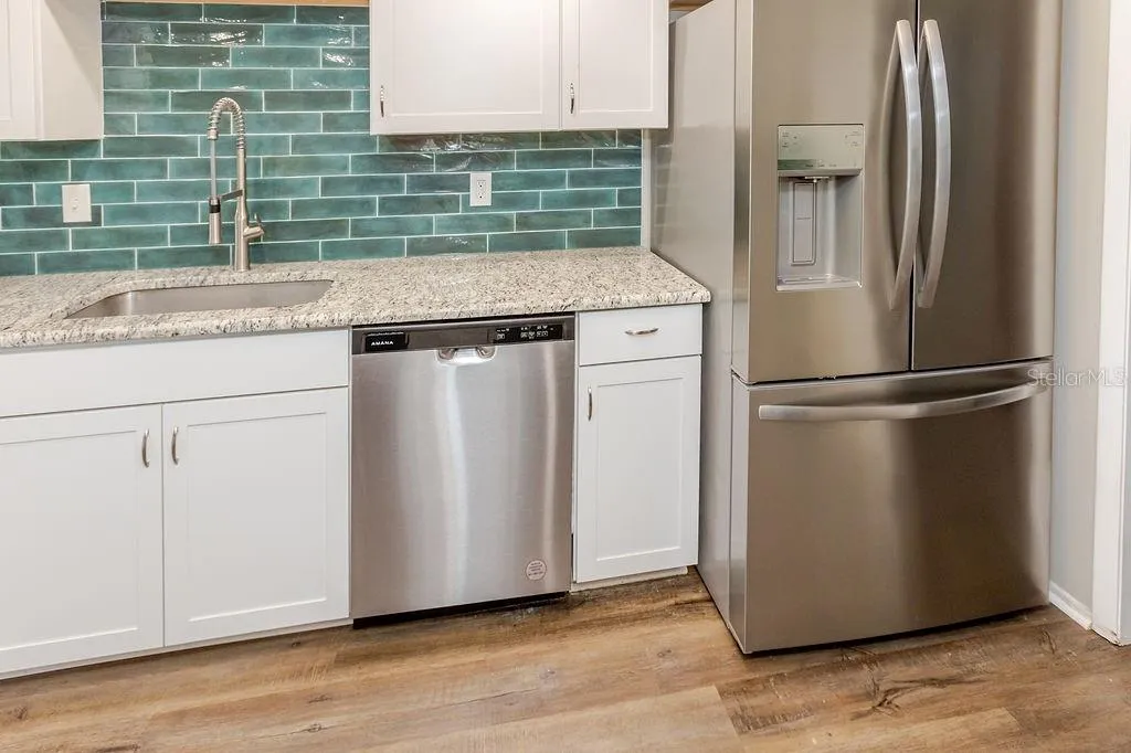 kitchen, stainless steel applicances, tile back splash