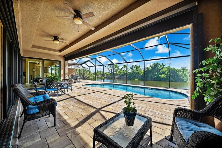 Dramatic TRAY Ceiling