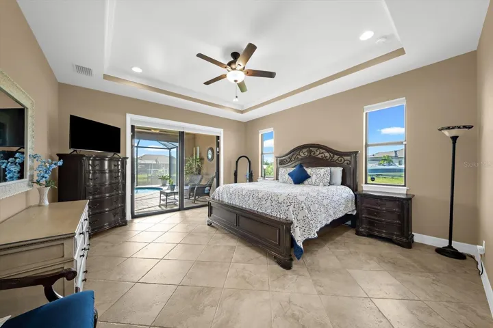 Luxurious TRAY Ceiling!