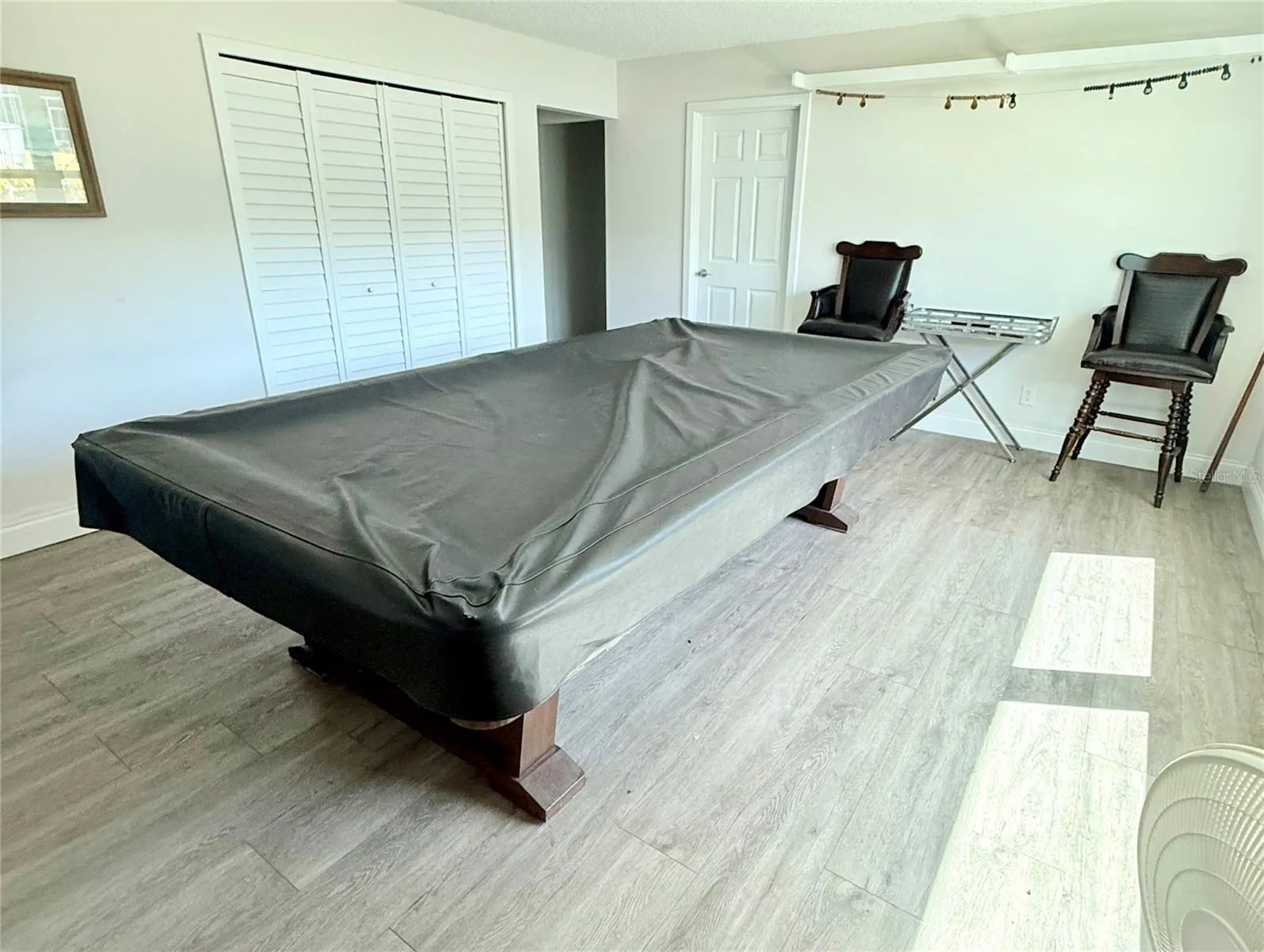 Pool table