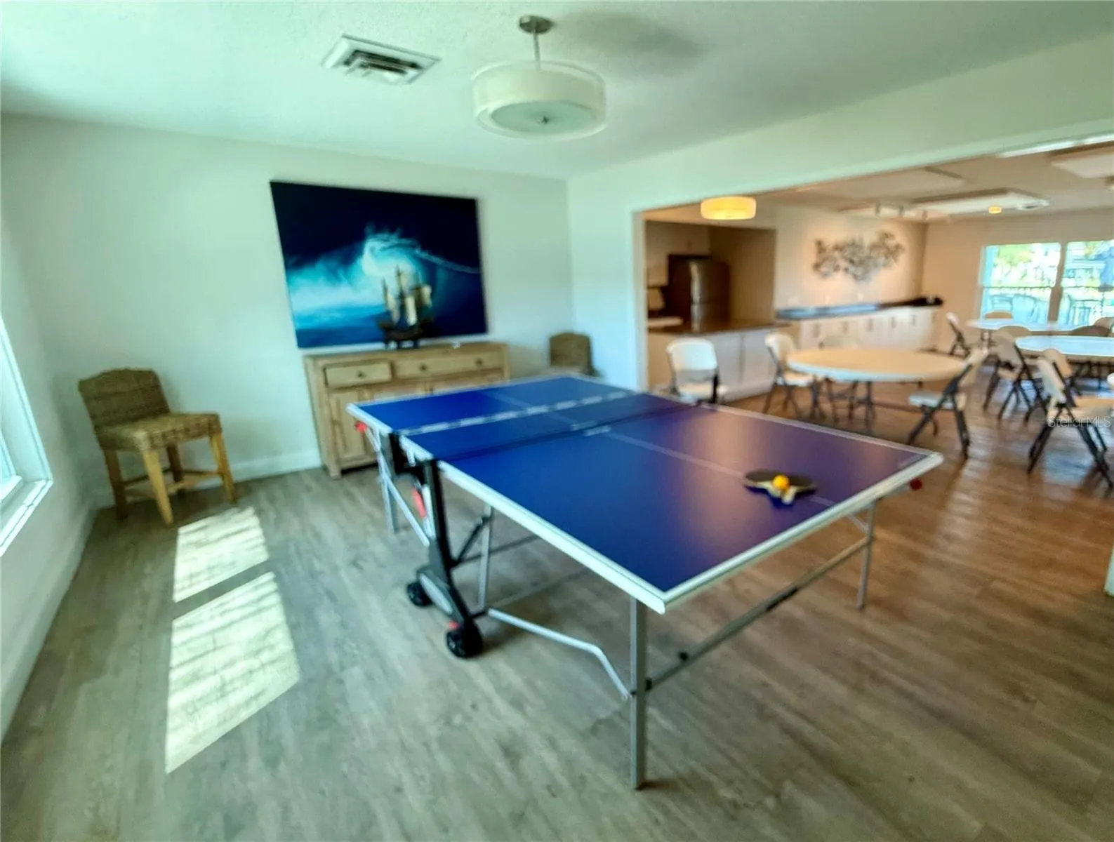 Ping-pong table