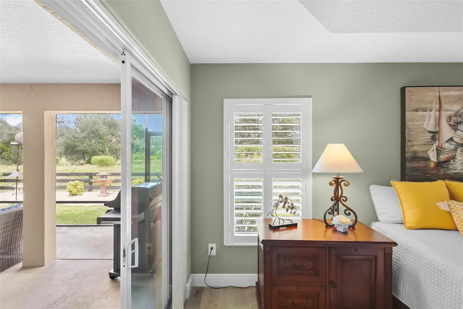 primary bedroom private access to lanai