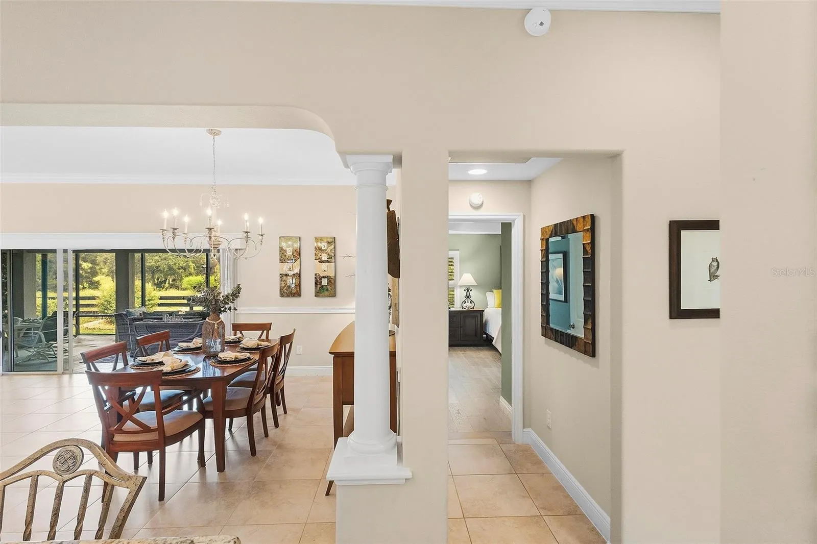 dining room to lanai