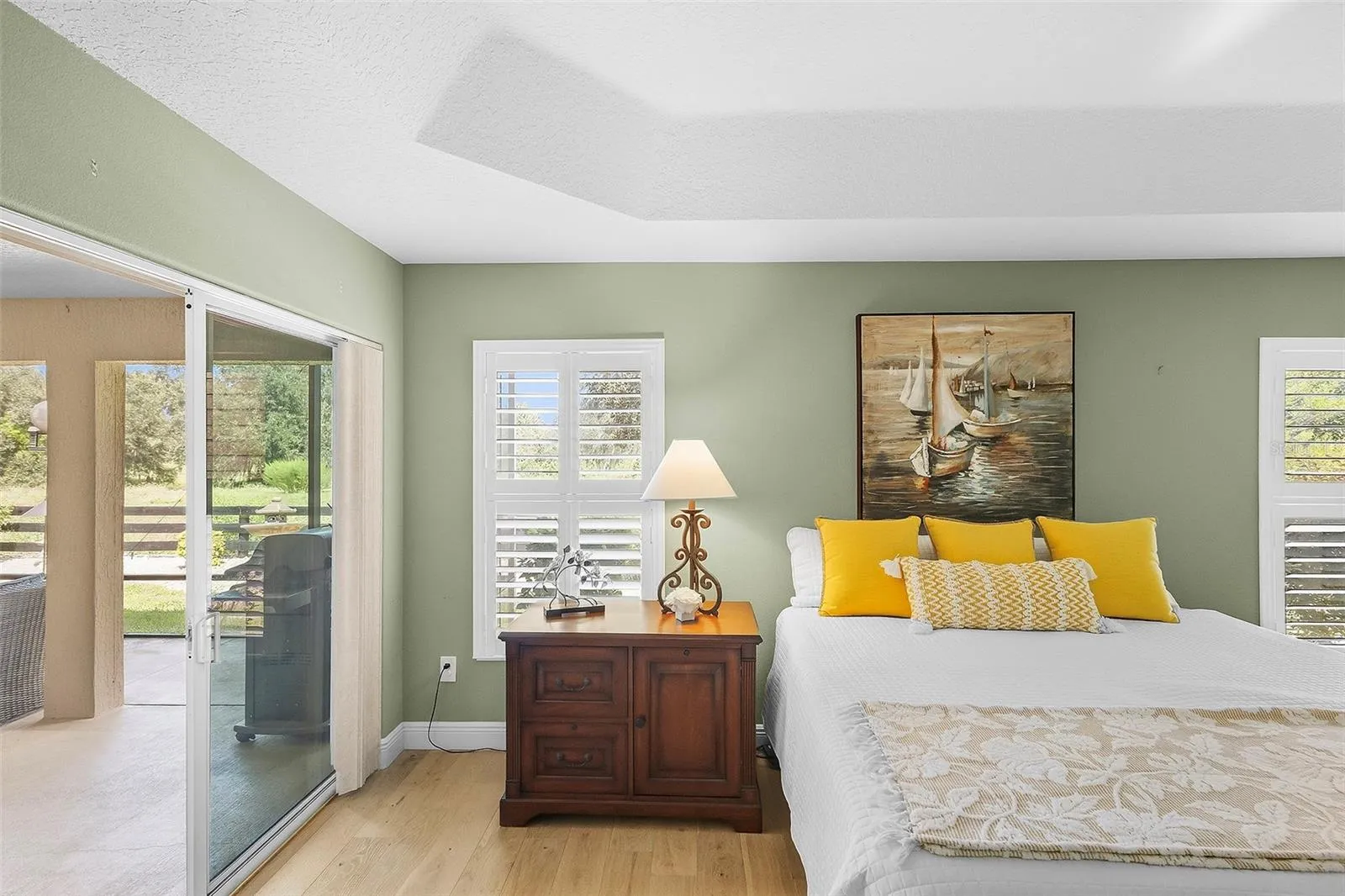 primary bedroom private access to lanai