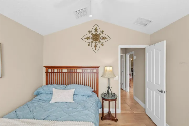 guest bed 2/ den