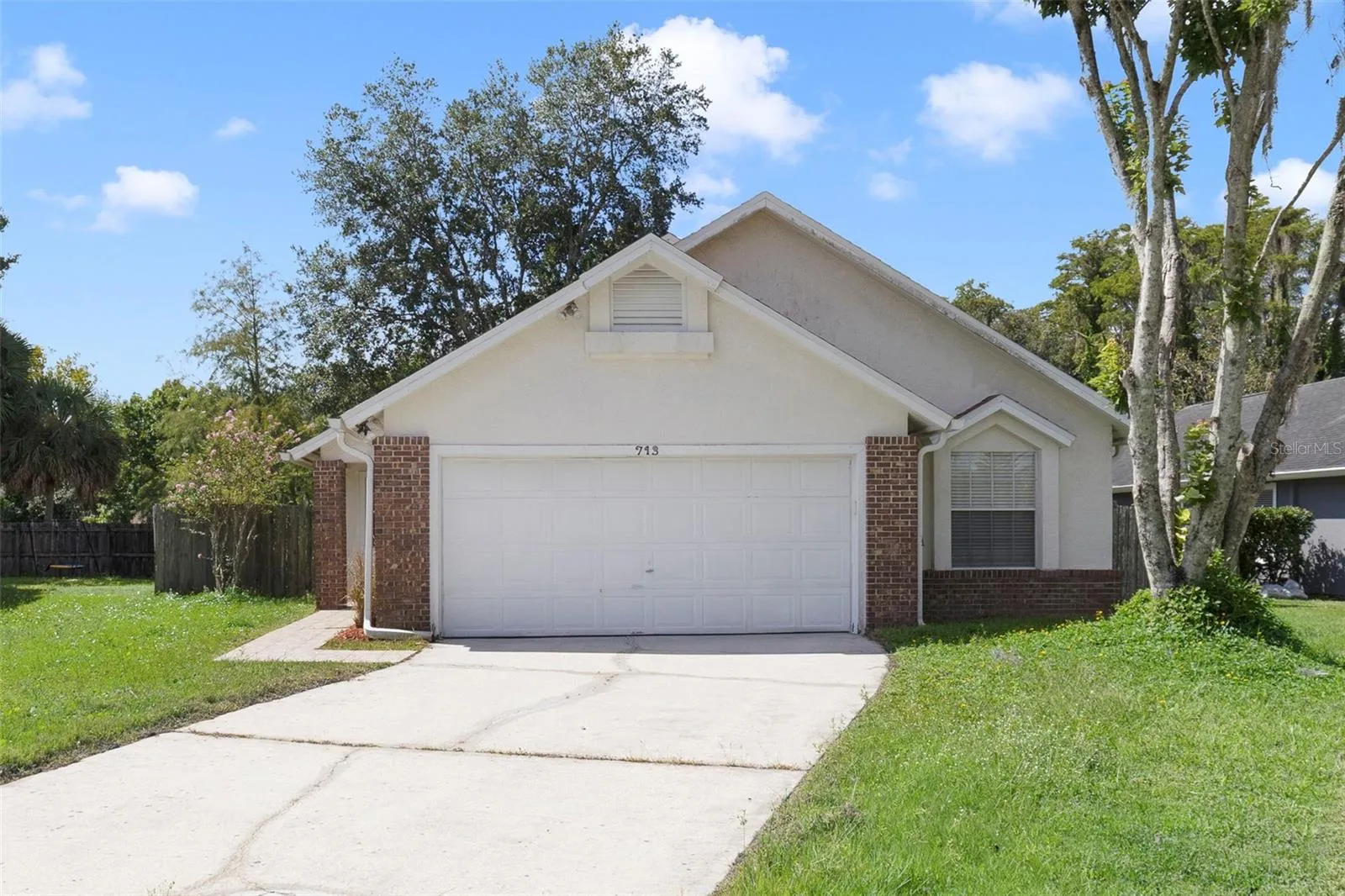 Beautifully maintained and thoughtfully positioned on a QUIET CUL-DE-SAC, this 3-bedroom, 2-bath single-story home in East Orlando offers a peaceful setting with CONSERVATION AND POND VIEWS.