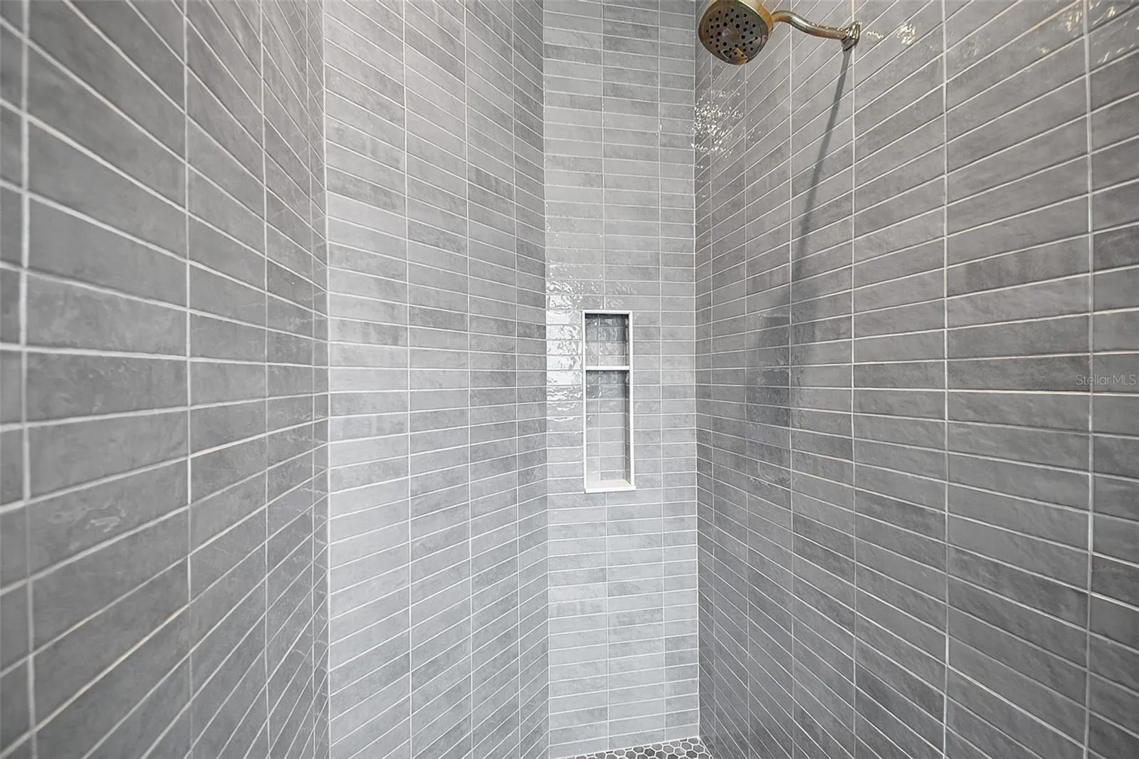 The new tiled shower with niche