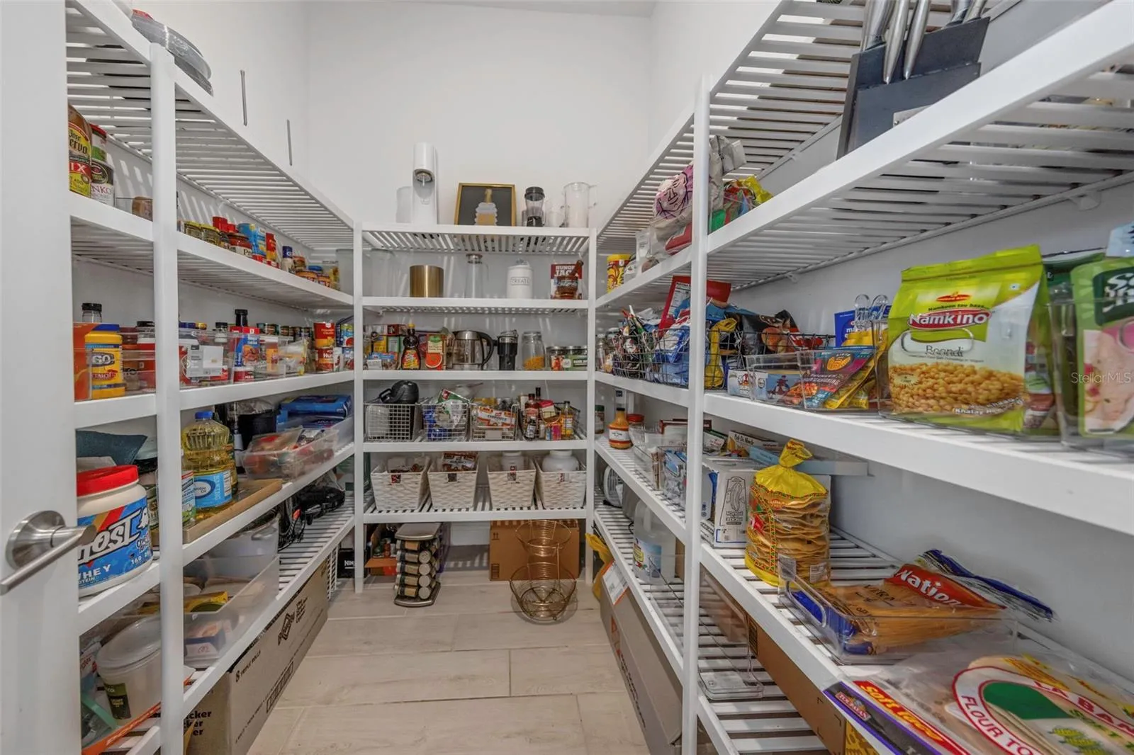 Walk in pantry
