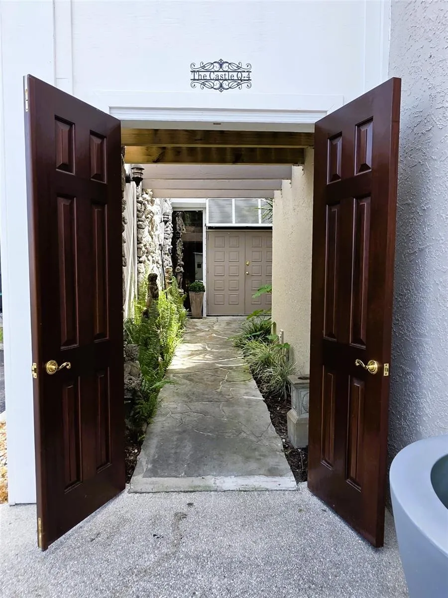 DUAL MAHOGANY DOOR ENTRY