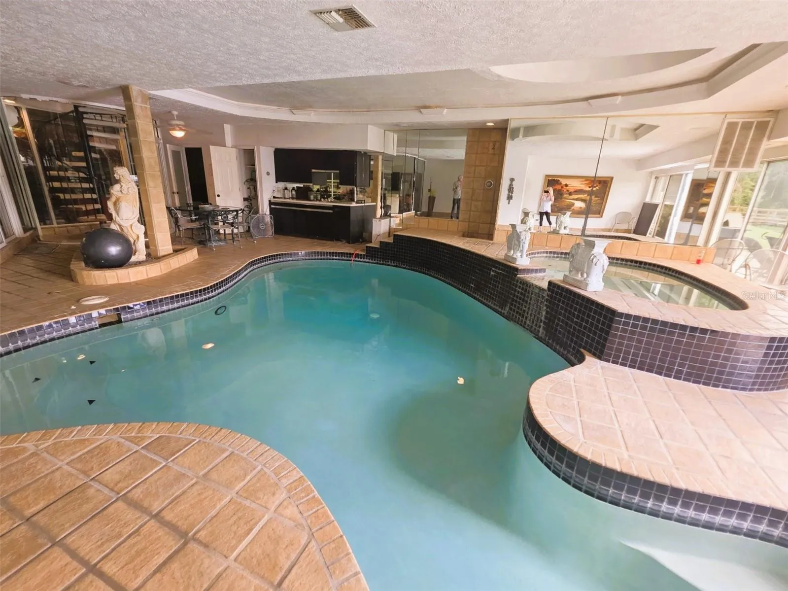INDOOR POOL