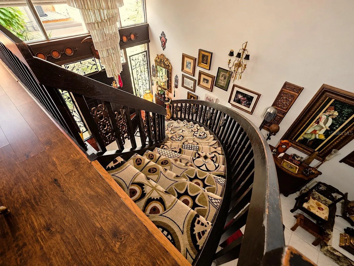 CURVED STAIRCASE