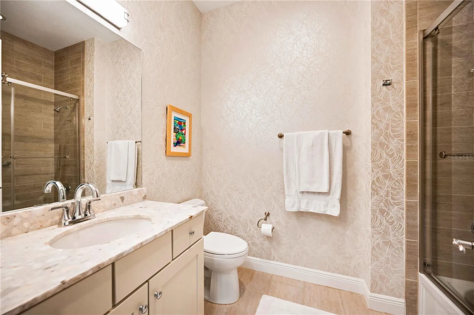 Large preparation area for guests