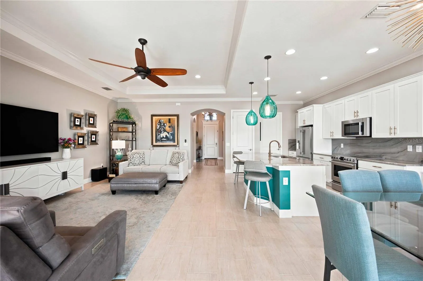 Large living area - home lives large