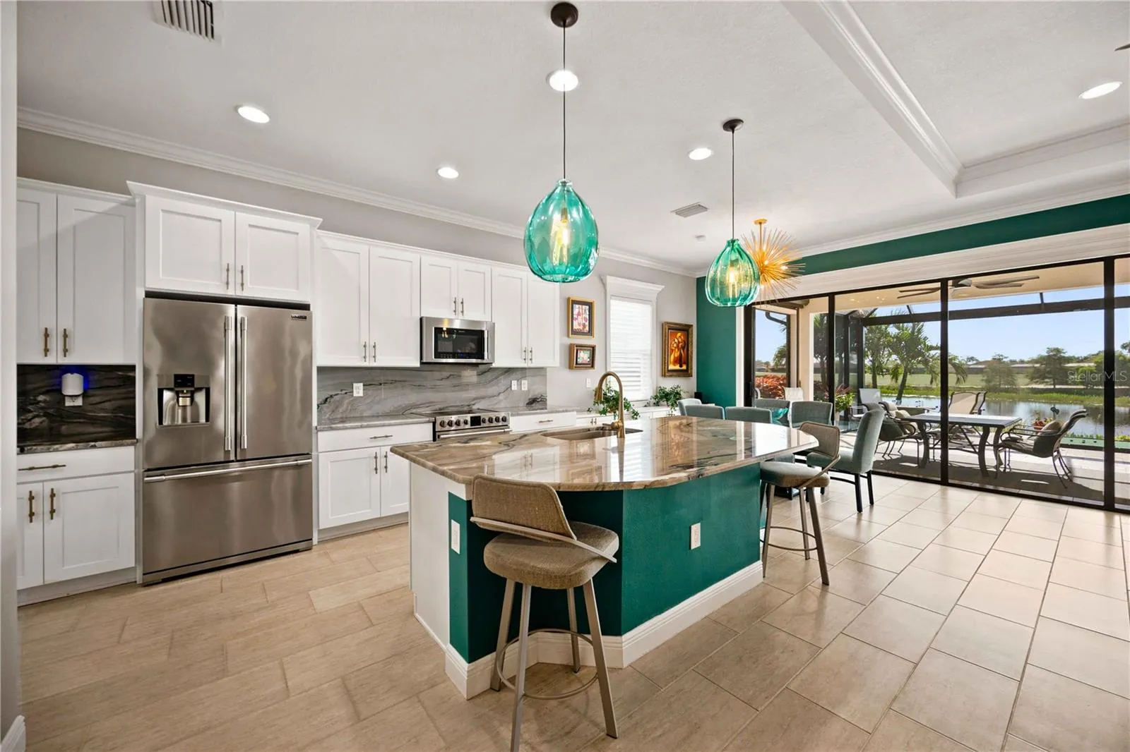 Stunning kitchen - quartzite countertops