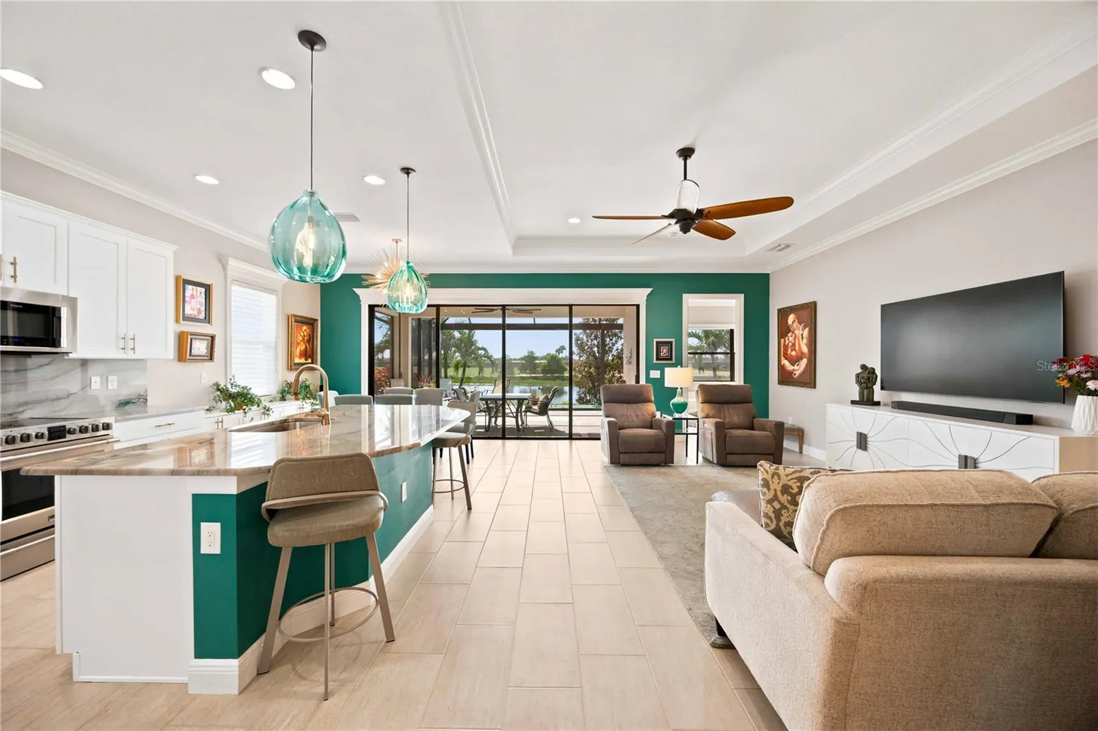 Large living area - home lives large