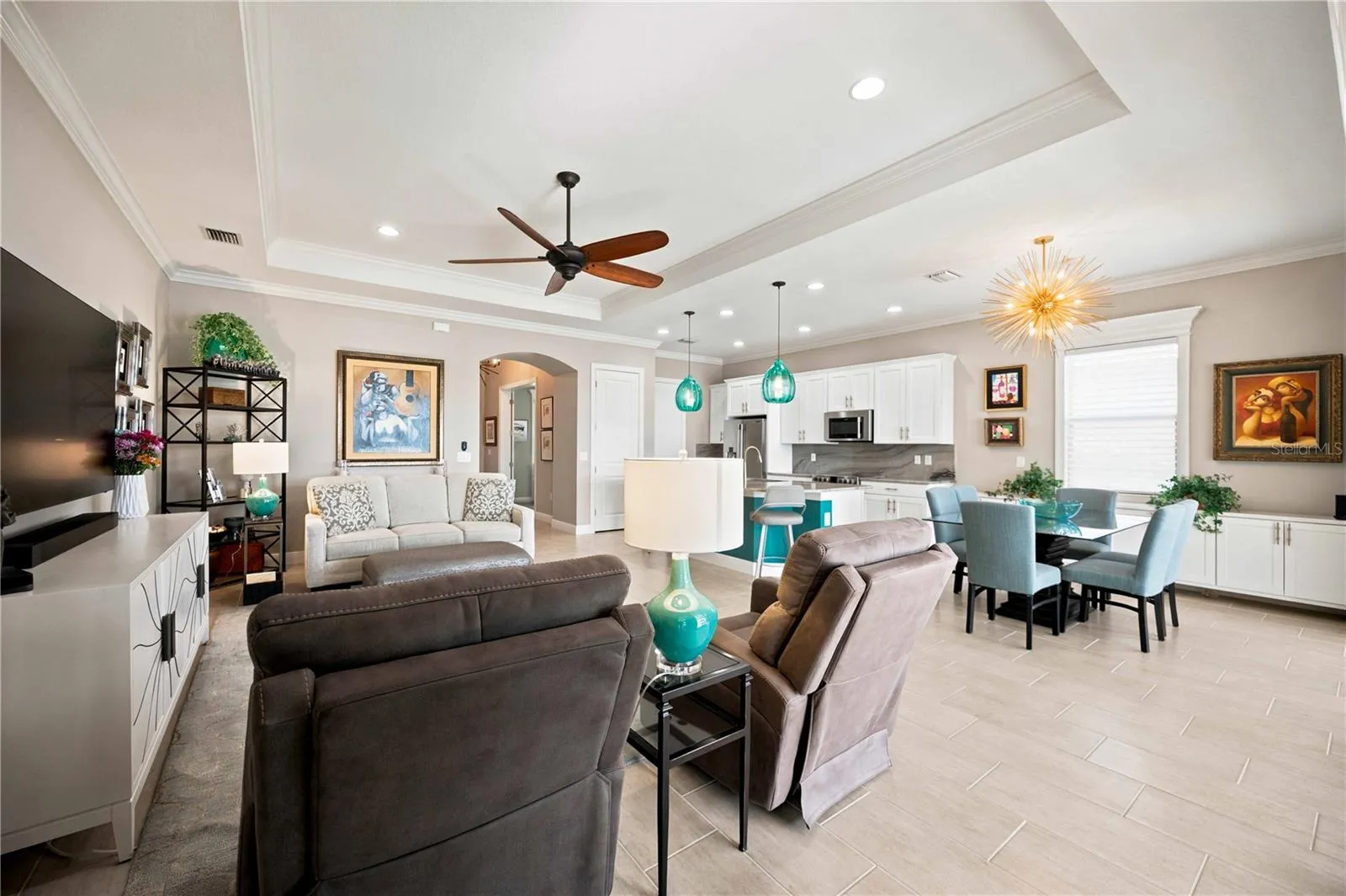 Large living area - home lives large