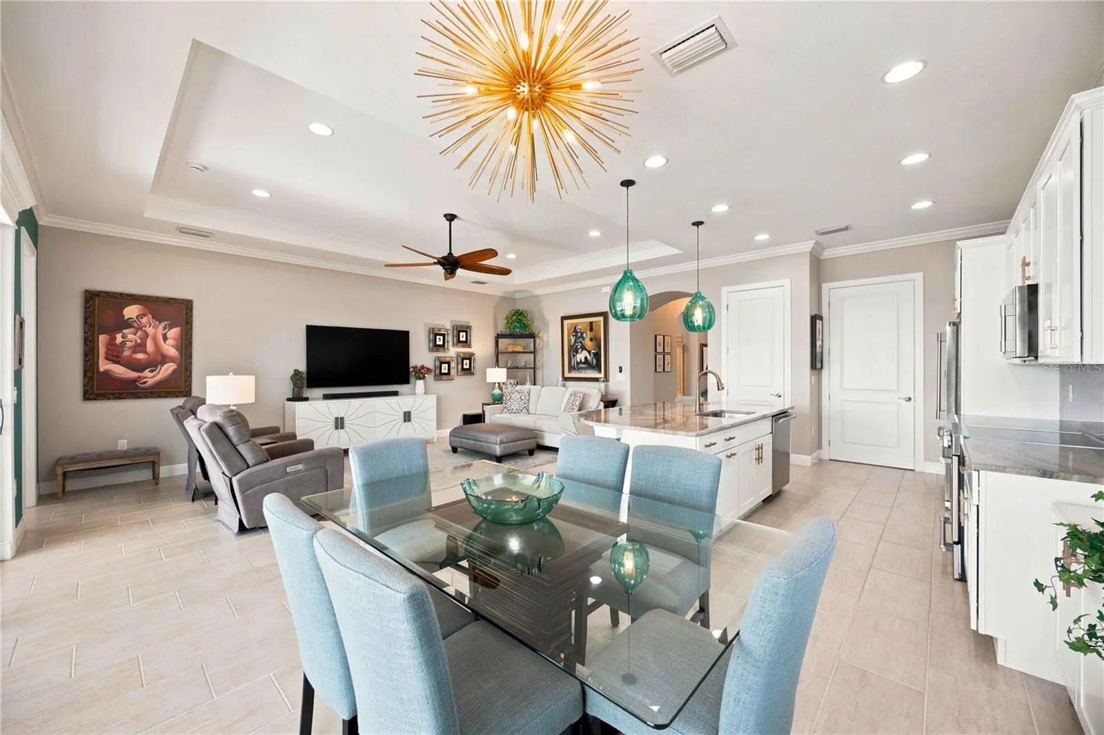 Eat in area in the kitchen as well as counter dining.