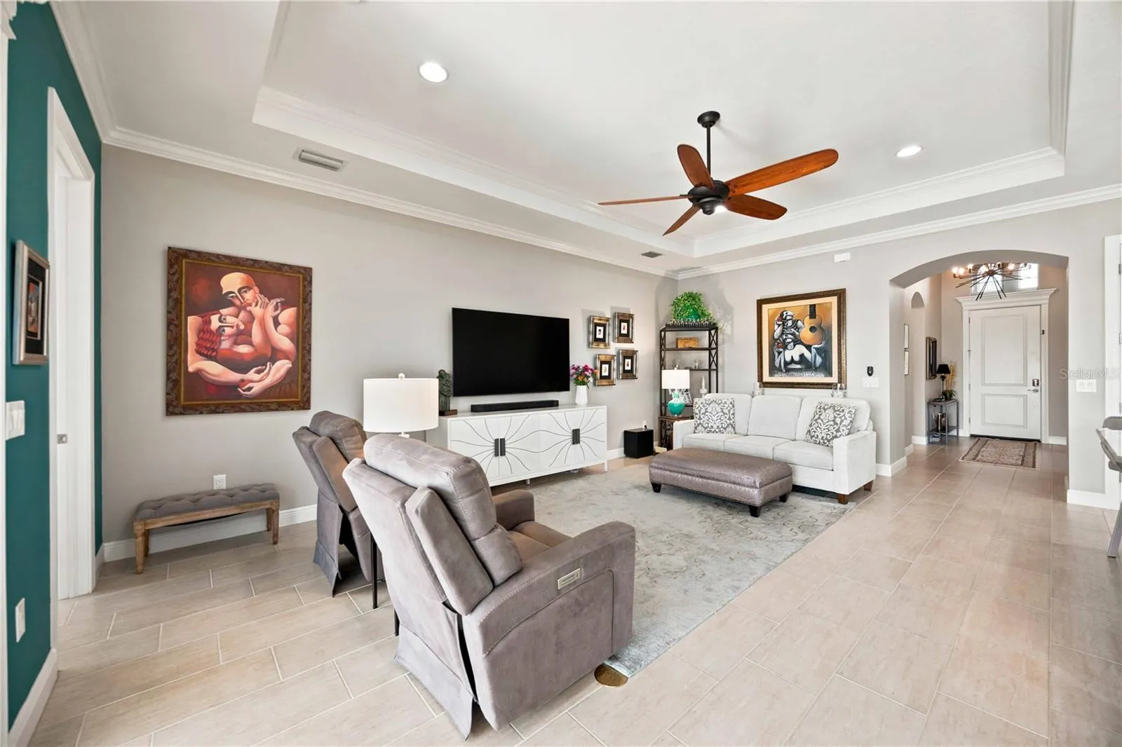 Large living area - home lives large