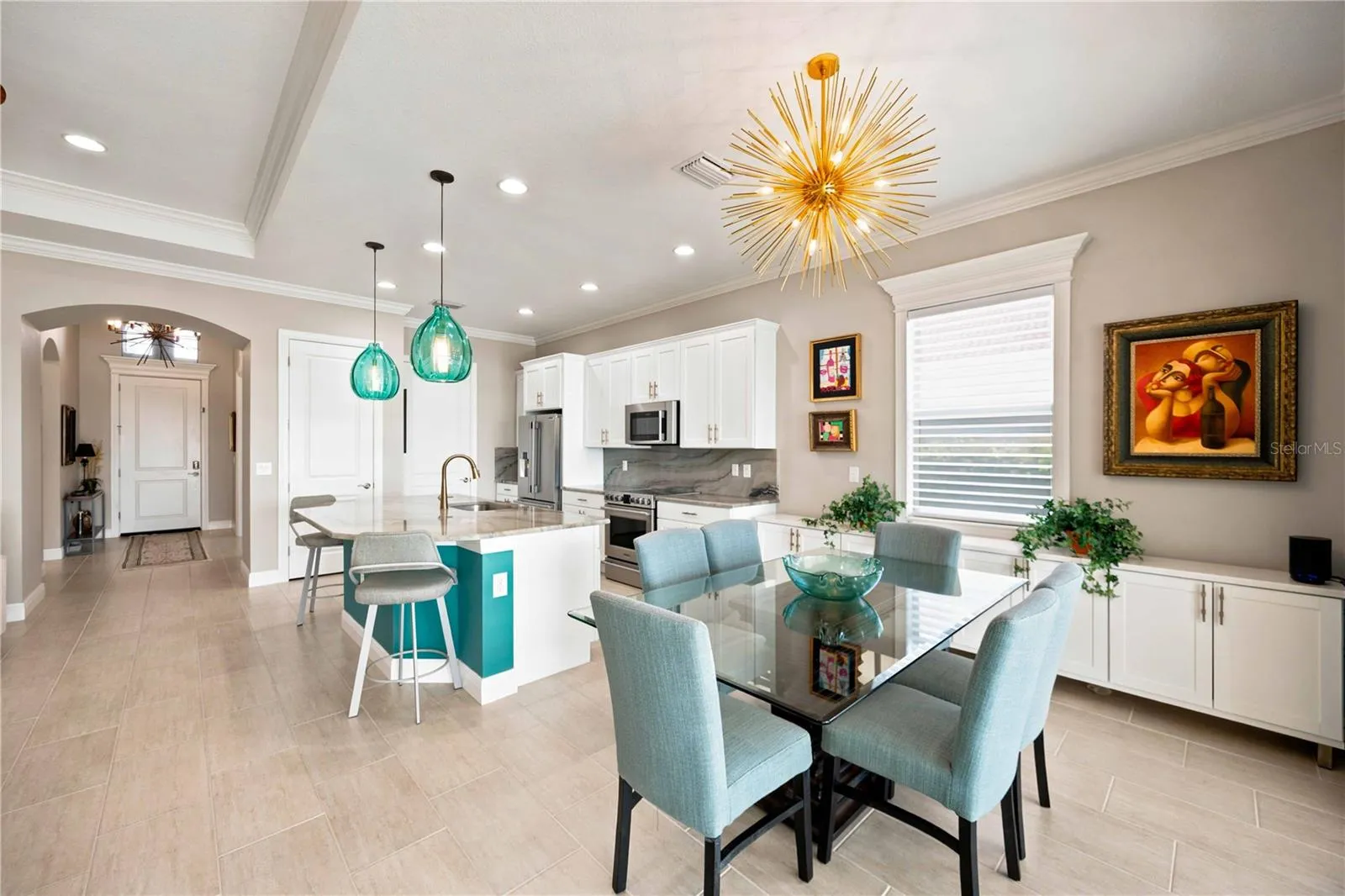Eat in area in the kitchen as well as counter dining.