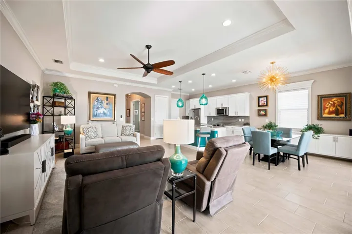 Large living area - home lives large