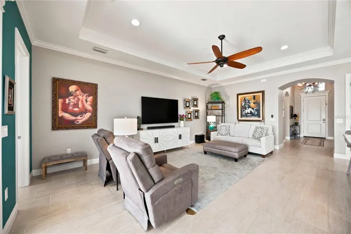 Large living area - home lives large