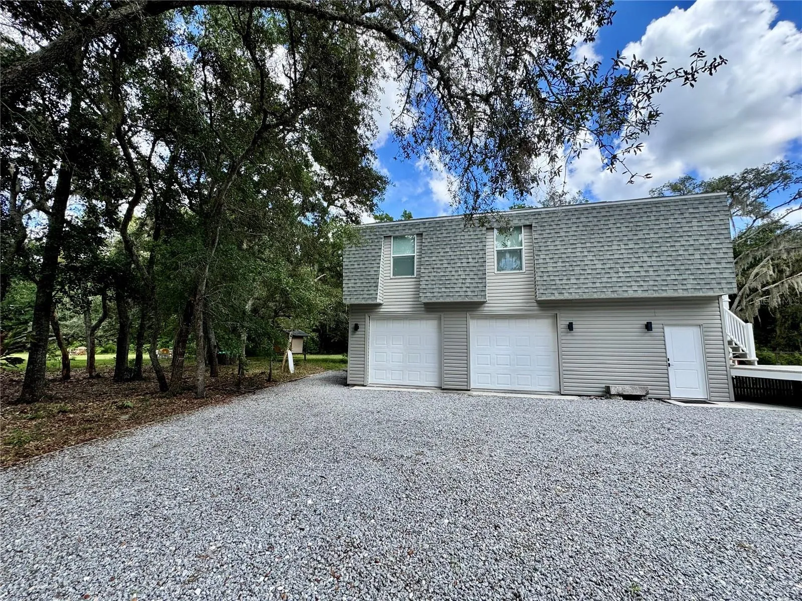 Garage w/Apt above