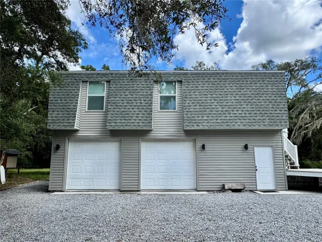Garage w/Apt above