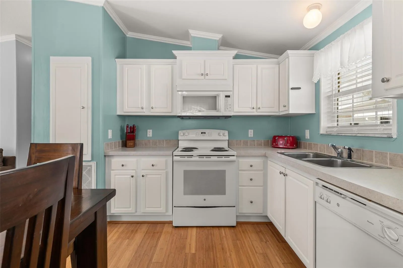 Fully loaded kitchen