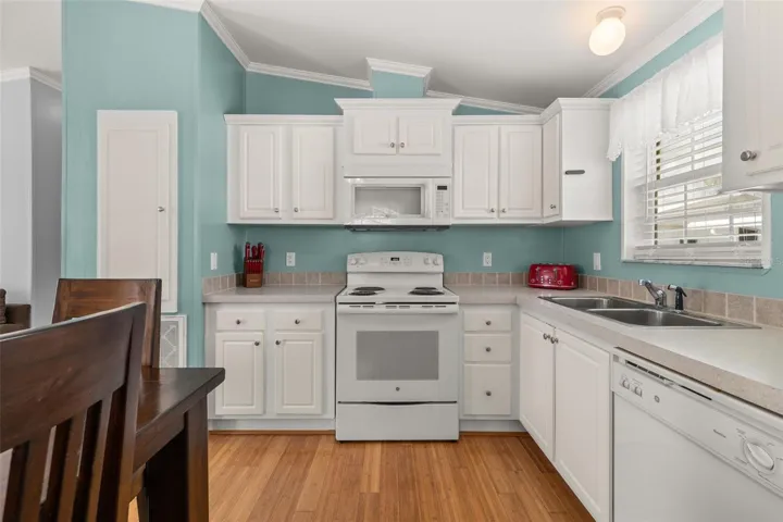 Fully loaded kitchen