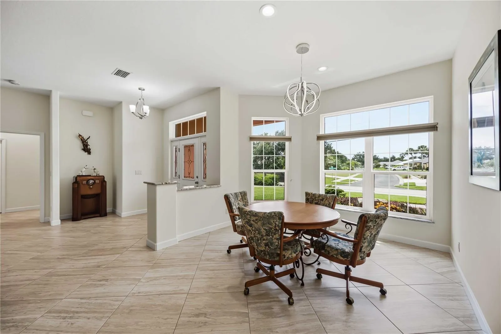 Sun-filled large rooms