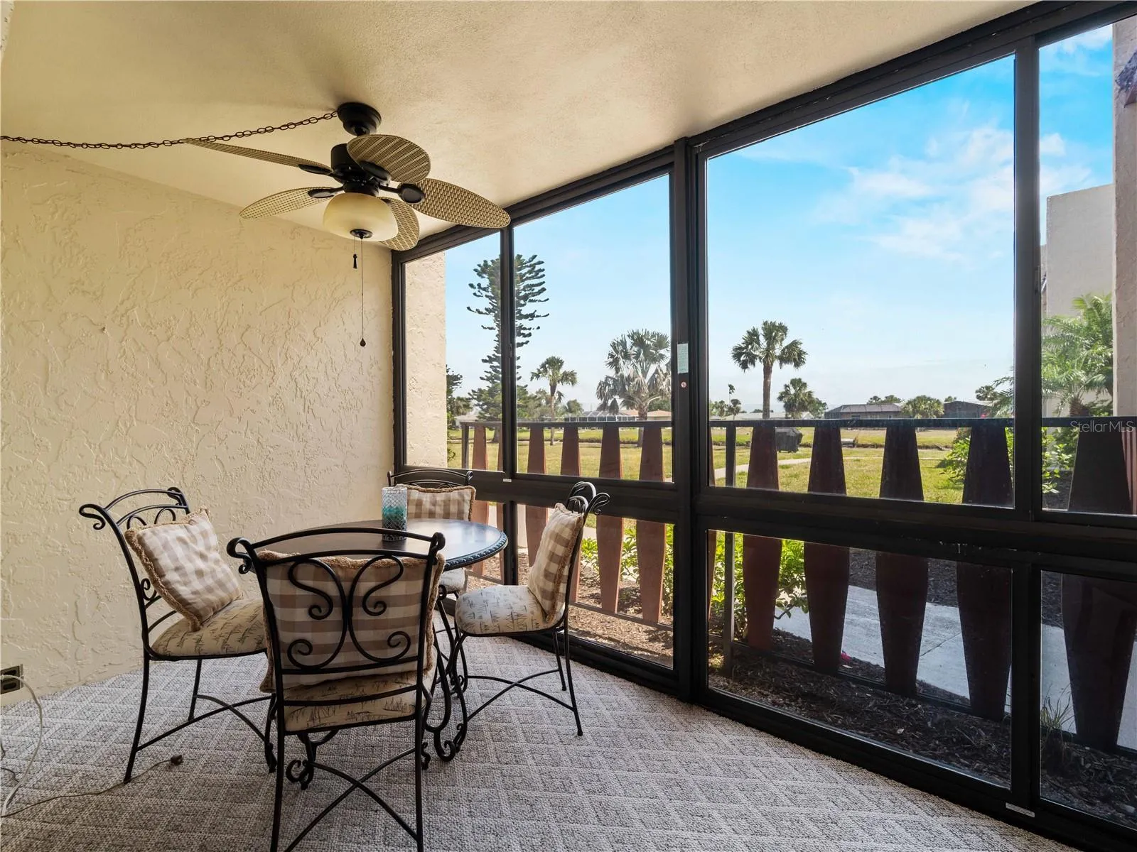 ScreenedLanai_72BoundaryBlvd_RotondaWest_OutdoorLiving_Corner.jpg
