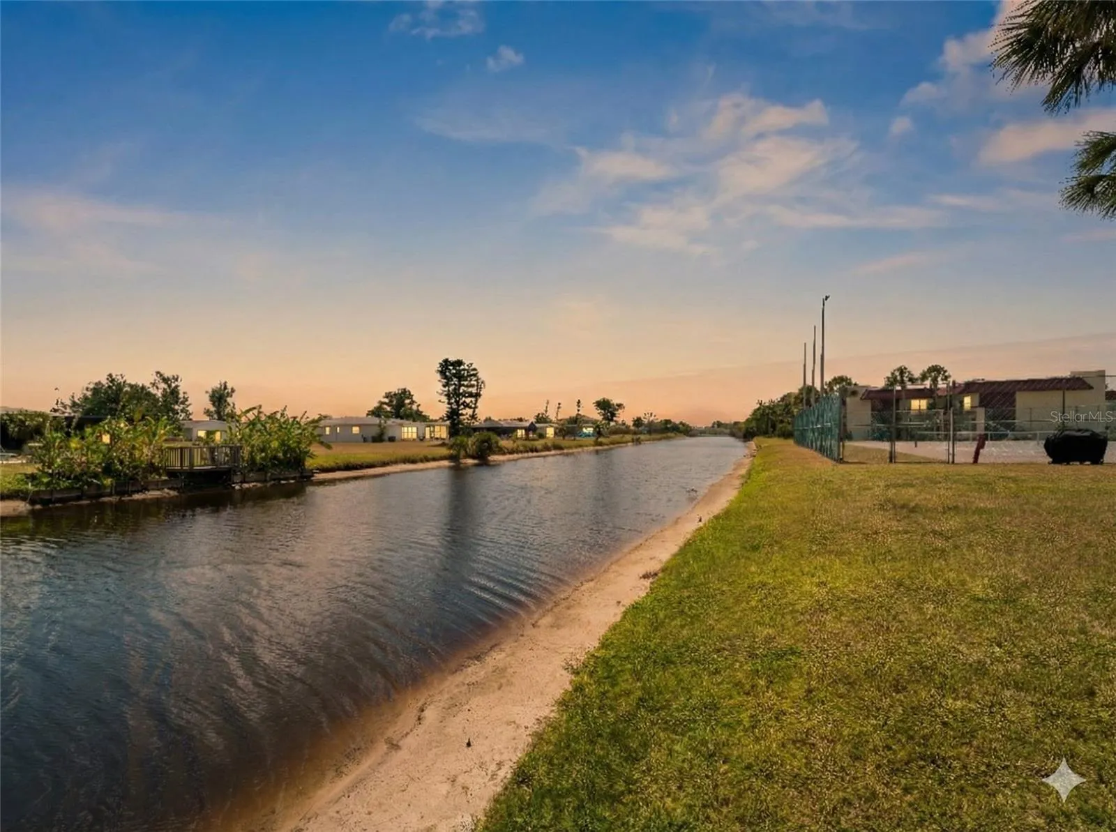LakeView_72BoundaryBlvd_RotondaWest_WaterView_Daylight.jpg