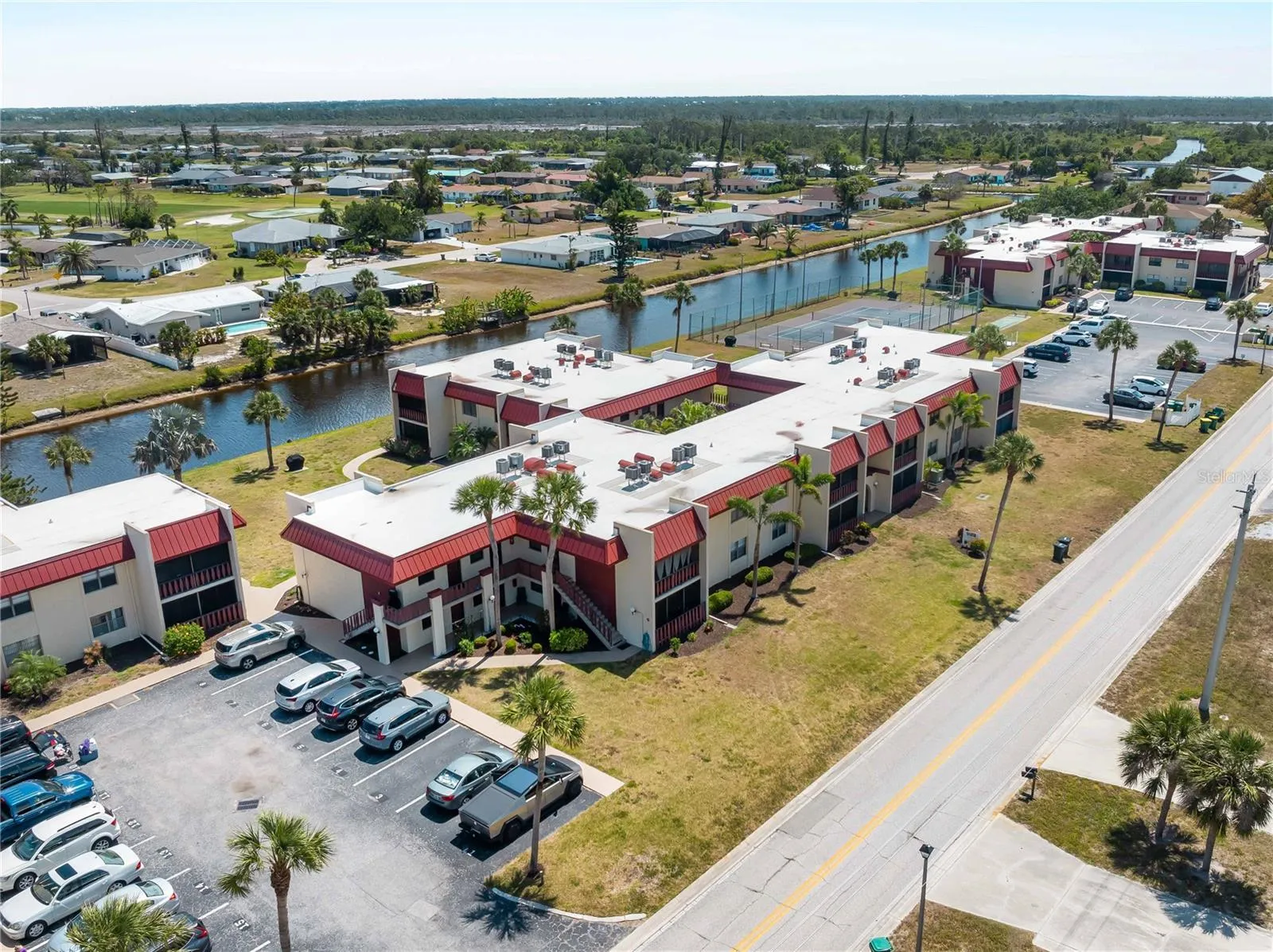 Aerial_72BoundaryBlvd_RotondaWest_CommunityView_Overhead.jpg