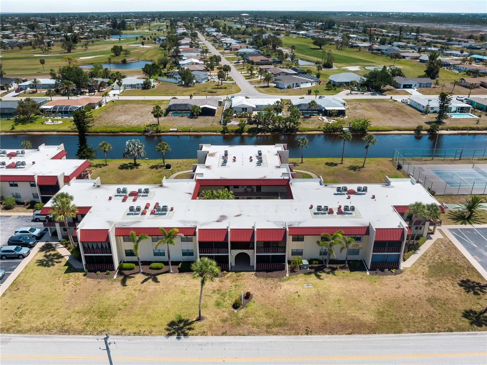 Aerial_72BoundaryBlvd_RotondaWest_LakeProximity_Overhead.jpg