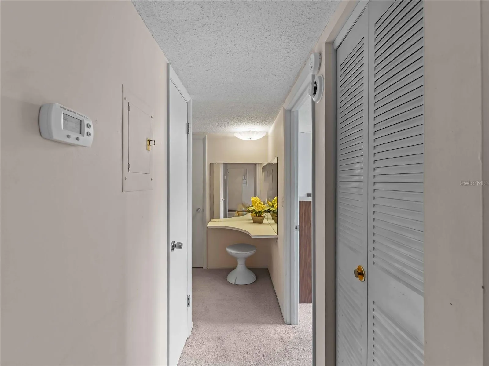 Hallway_72BoundaryBlvd_RotondaWest_CleanFinish_Entry.jpg