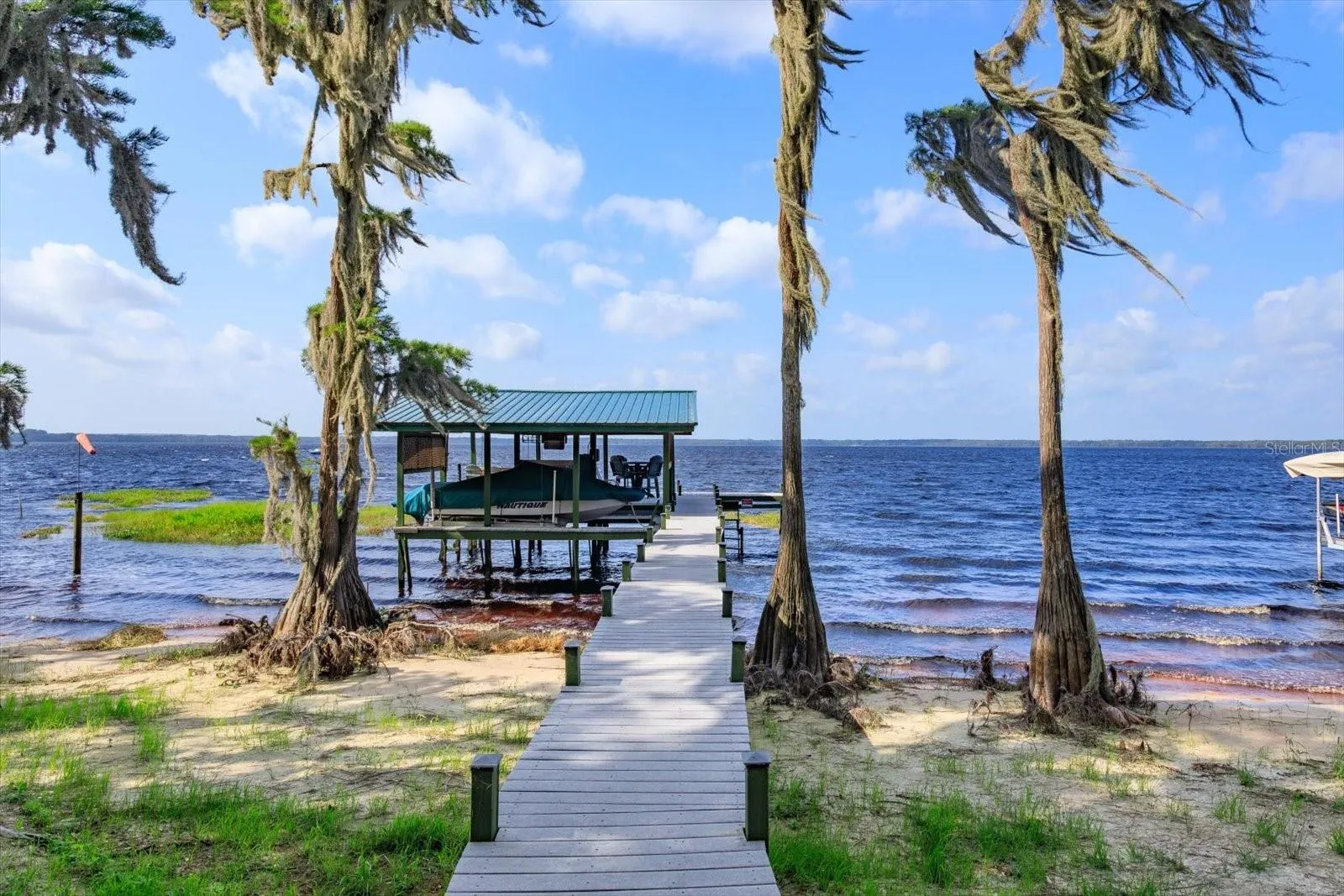 105' of Lake Louisa Frontage