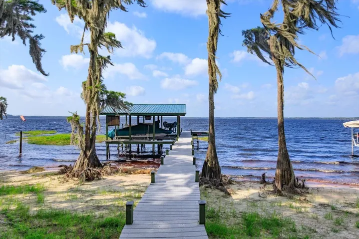 105' of Lake Louisa Frontage