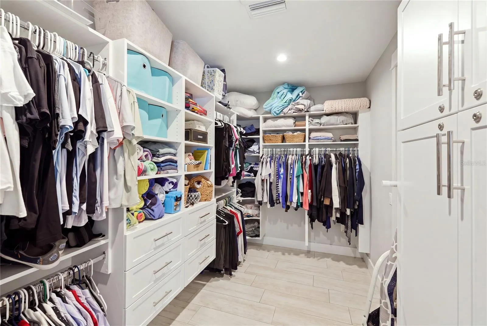 Closet Digitally decluttered- Large Walkin with built in closet