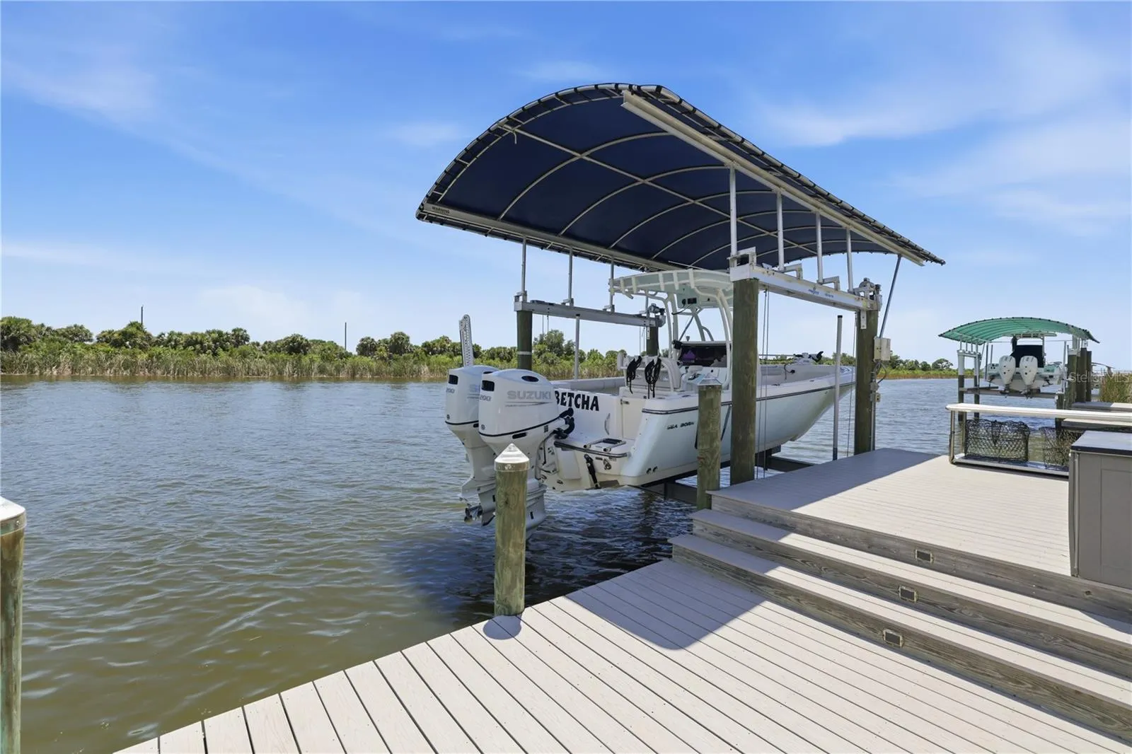 Large Composit Deck, with Covered 10K Neptune Lift