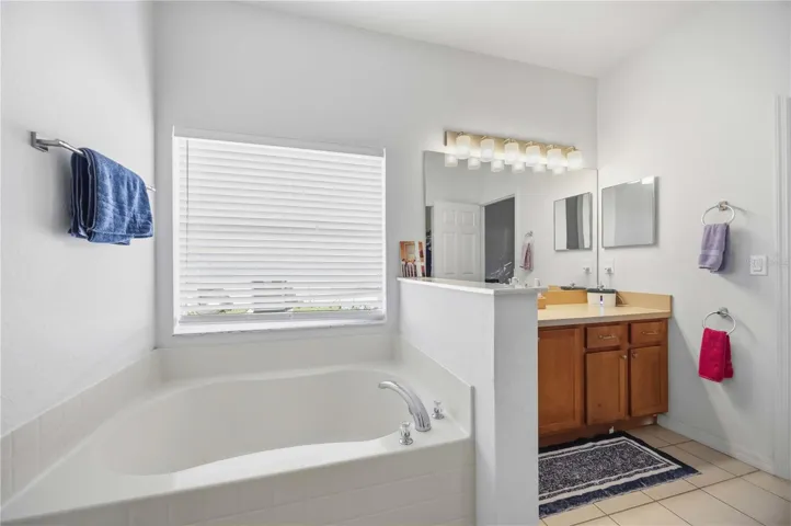 Soaking tub