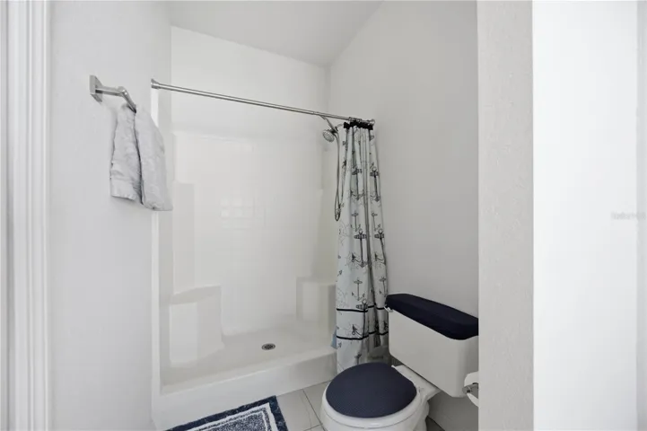 Walk in shower and cammode area