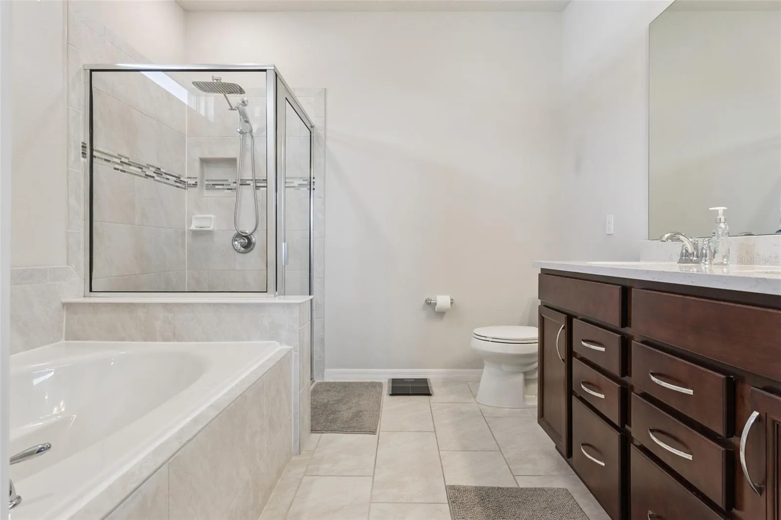 Primary en-Suite Bath