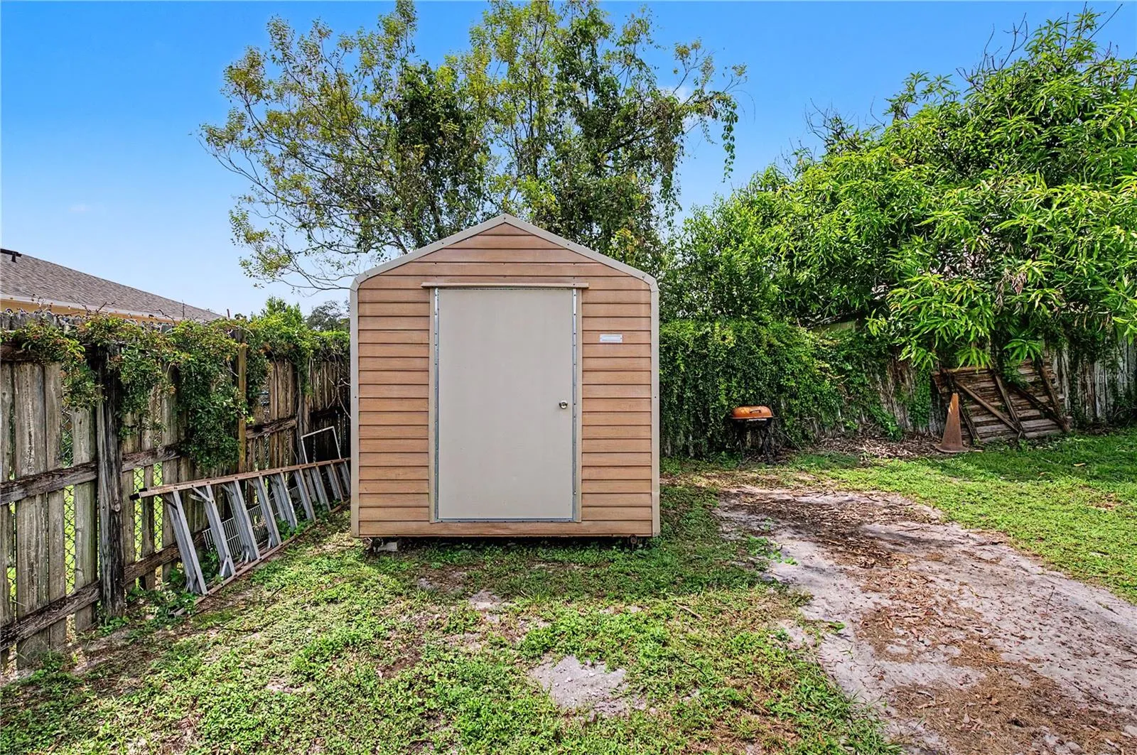 Metal Storage Shed w/ Hurricane Supports