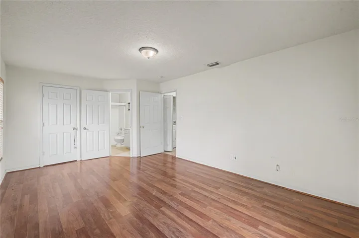 Primary Bedroom w/ Ensuite Full Bath