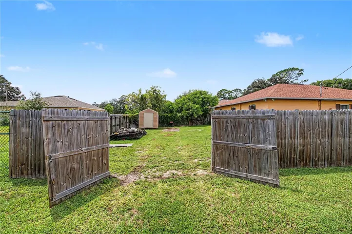 Side Entrance Double Gate for Easy Access