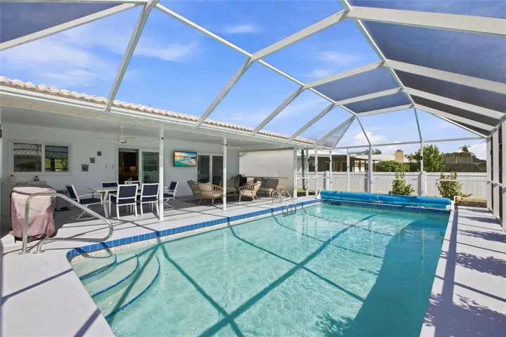 Screened lanai with pool