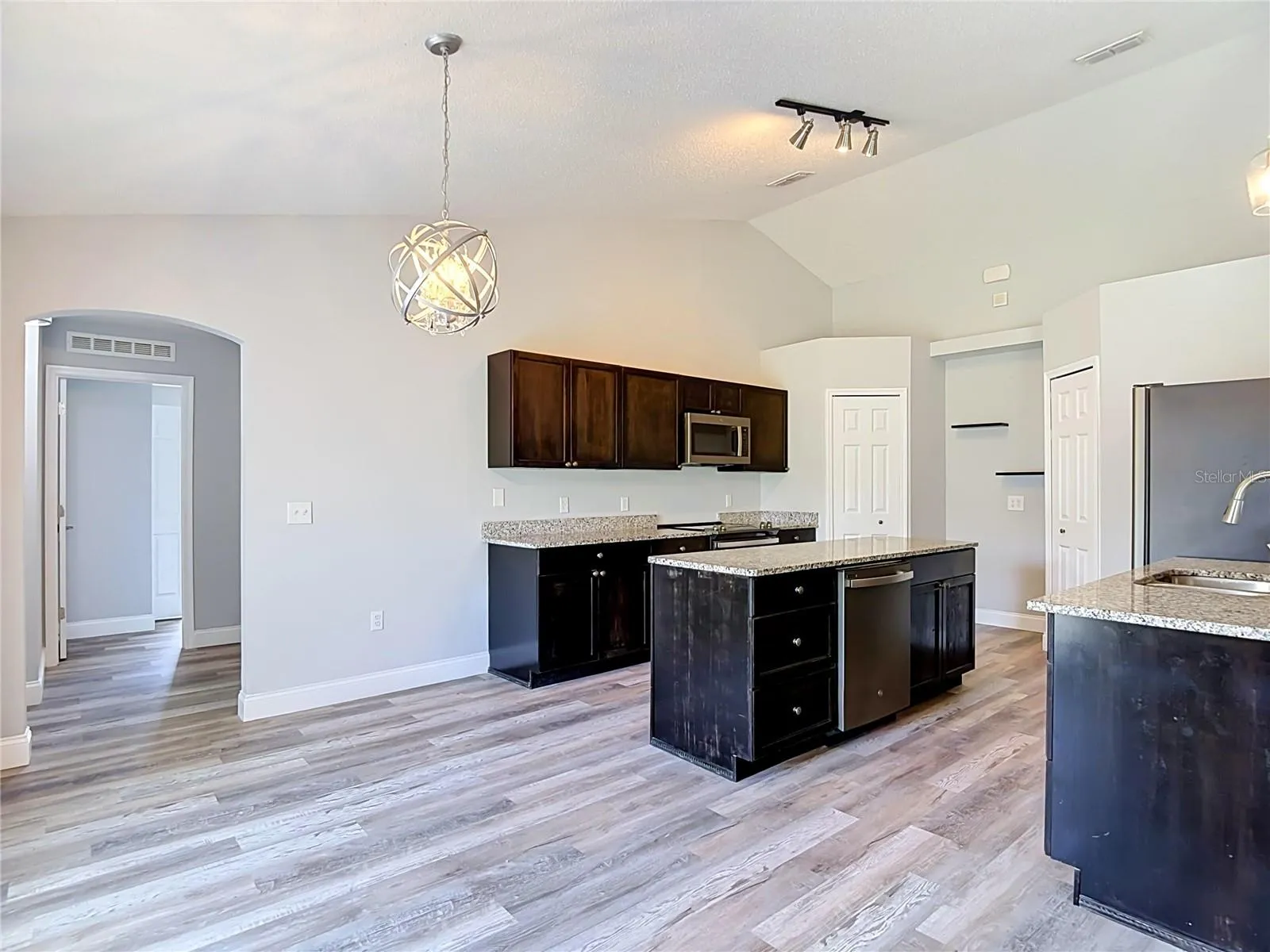 Eat-In Kitchen