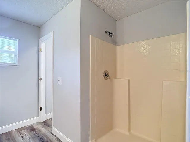 Primary Bedroom’s En Suite Bathroom
