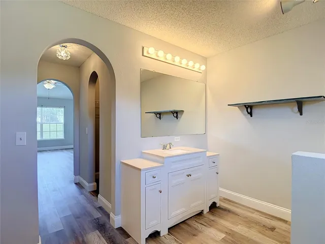 Primary Bedroom’s En Suite Bathroom