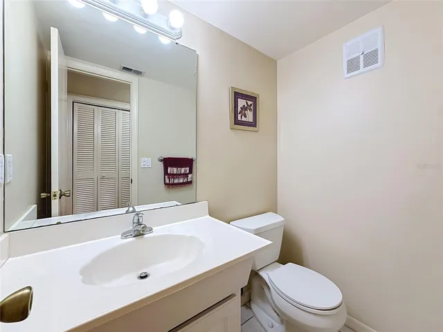 Half bathroom on the 1st floor